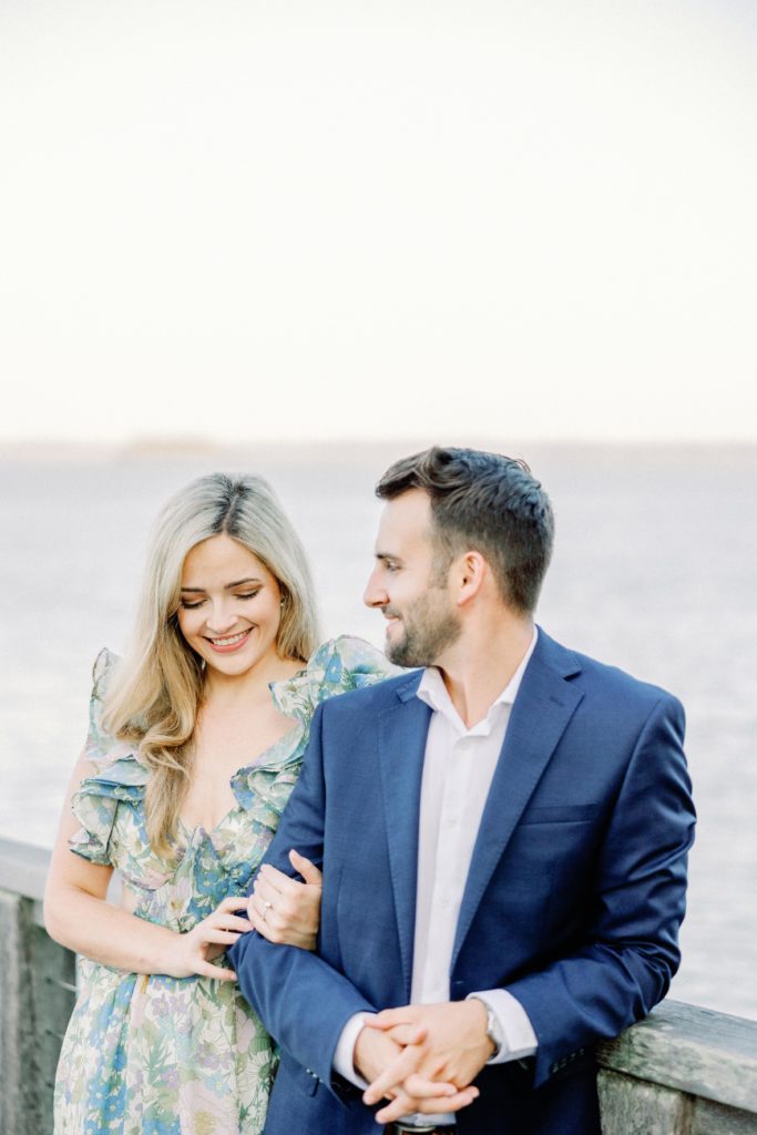 palmetto bluff photographer photograph of couple by lowcountry water