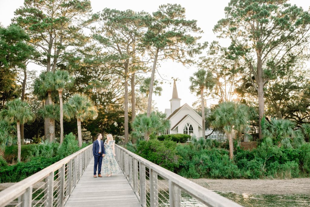 palmetto bluff photographer photograph of couple by lowcountry water
